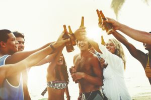 留学やワーホリで海外生活を楽しむ人たち